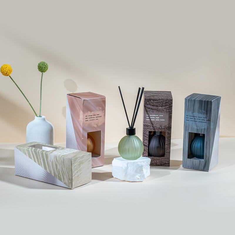 Pieni lasilamppu pystyraidoilla haihduttava pullo ruoko diffuusori-koti tuoksu ruoko diffuusori valmistaja