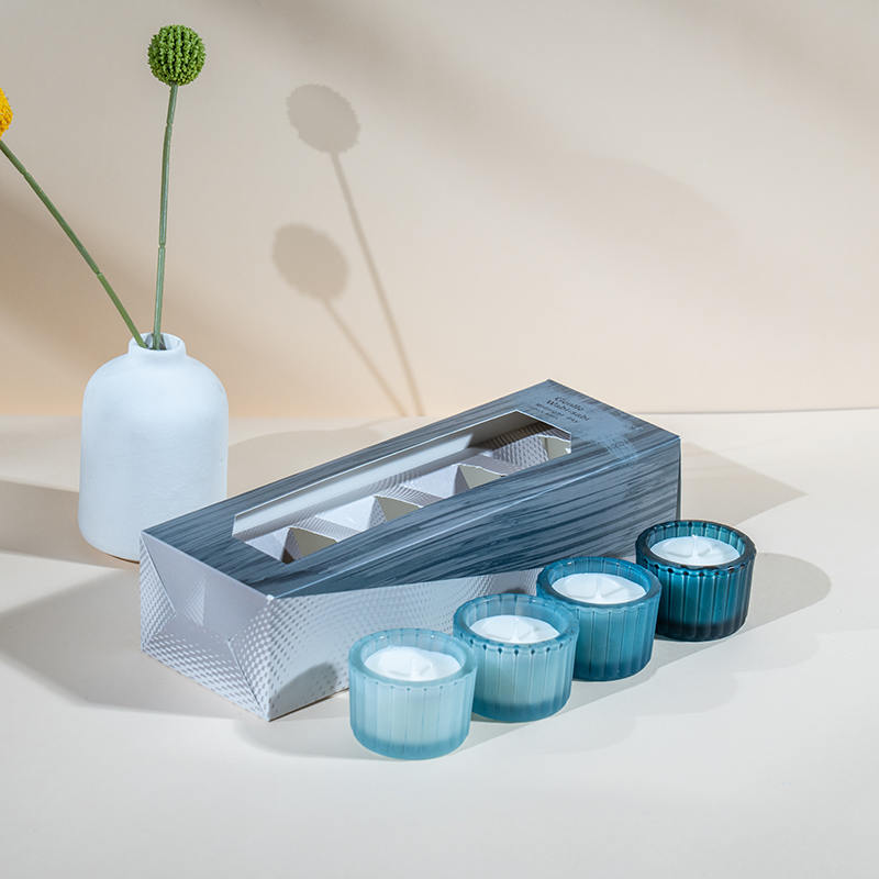 Setti 4 pystyraidallista pientä kääpiölasikynttiläkuppia