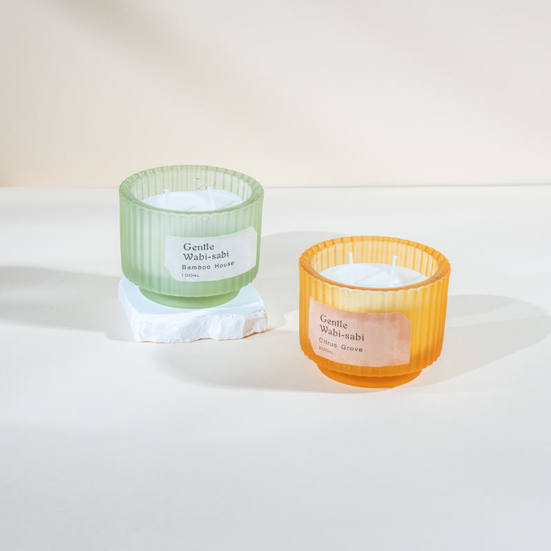 Pyöreä lasikynttiläkuppi pystyraidoilla tuoksukynttilät - eko soijavaha kynttilän myyjä