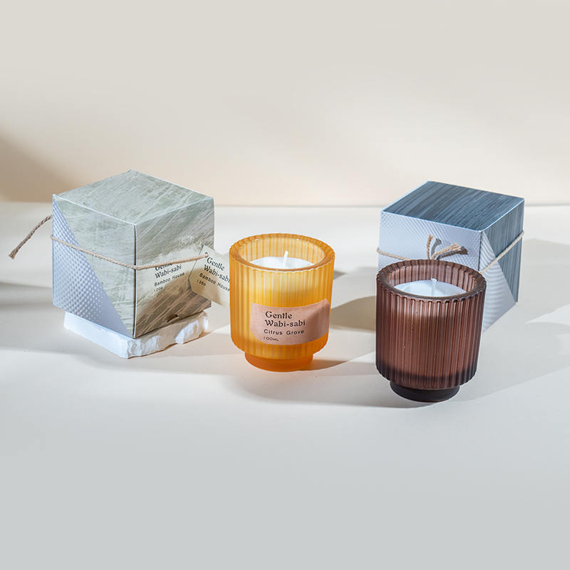 Pyöreä lasikynttiläkuppi pystyraidoilla tuoksukynttilät - eko soijavaha kynttilän myyjä