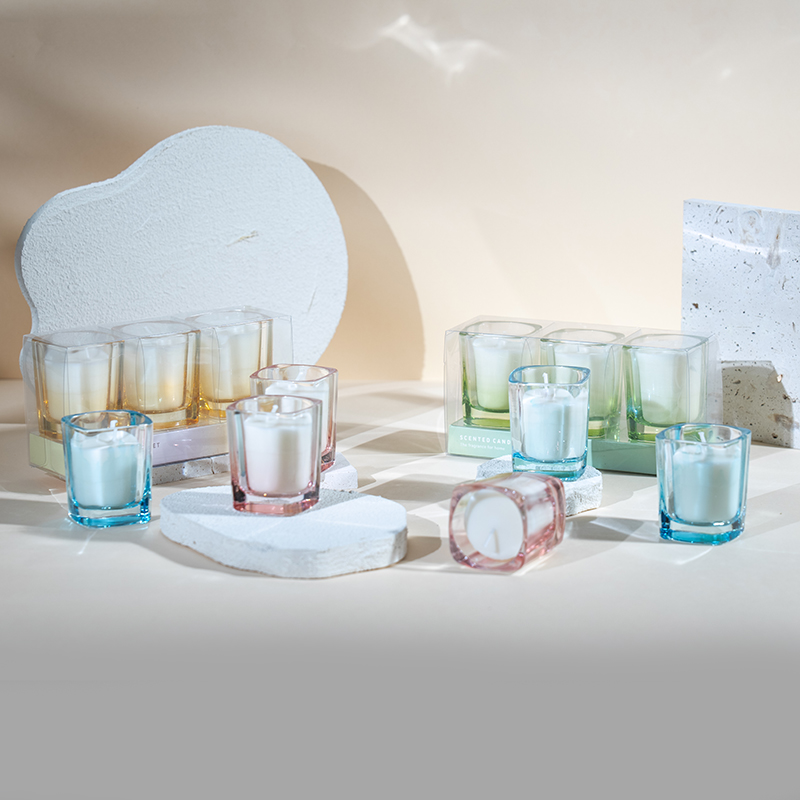 3 kpl nelikulmaisia ​​kynttilöitä, joissa on gradienttiväri