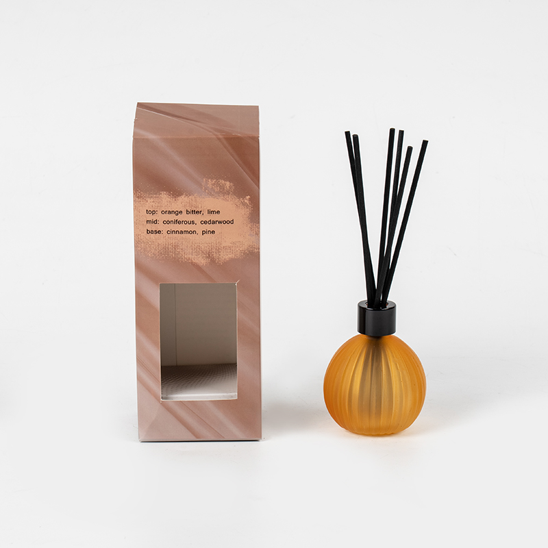 Pieni lasilamppu pystyraidoilla haihduttava pullo ruoko diffuusori-koti tuoksu ruoko diffuusori valmistaja