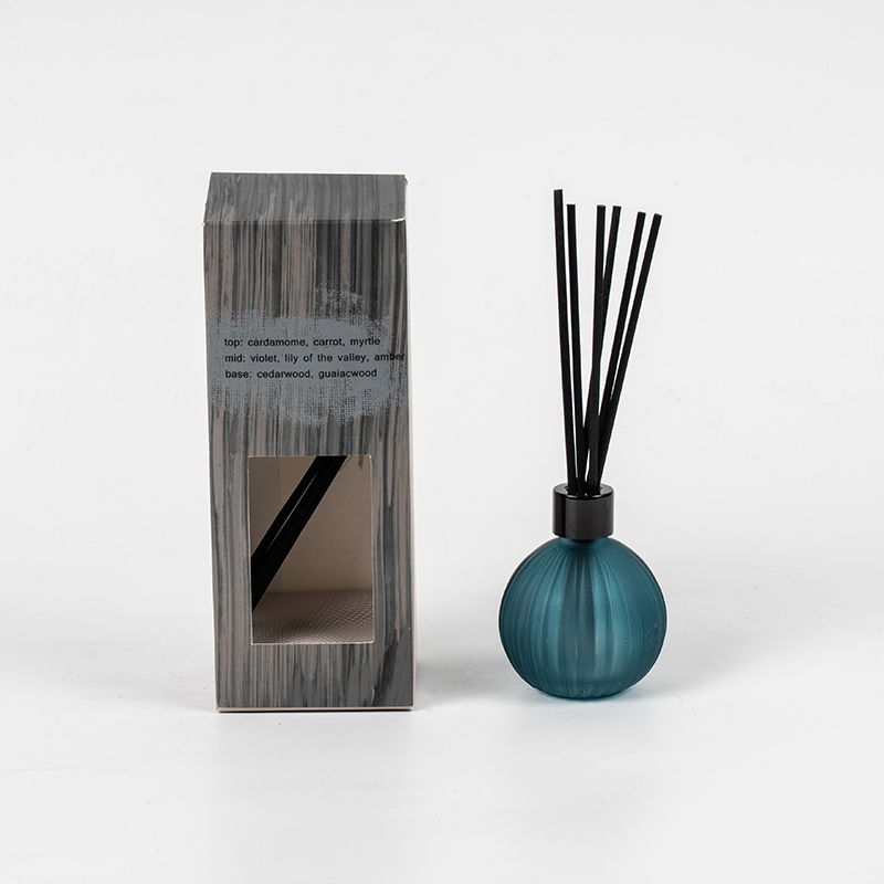 Pieni lasilamppu pystyraidoilla haihduttava pullo ruoko diffuusori-koti tuoksu ruoko diffuusori valmistaja