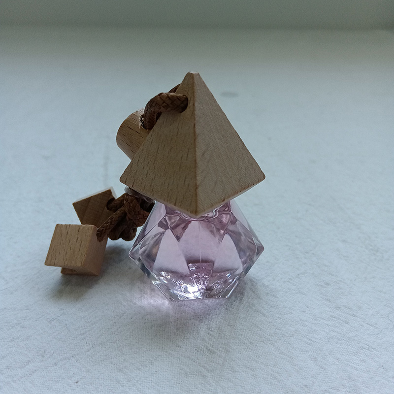 Kolmion muotoinen timantin muotoinen auton ripustus ilmanraikastin / auton ilmanraikastin / aromaattinen auton ilmanraikastin / auton hajuvesien ripustus