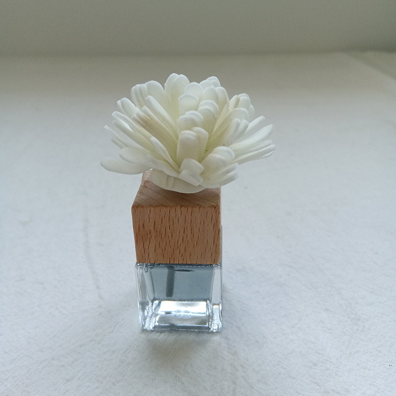 Neliönmuotoinen auton riippuva ilmanraikastin / auton tuoksu / auton ilmanraikastin / auton hajuvesi / auton tuuletusklipsi vahva ilmanraikastin